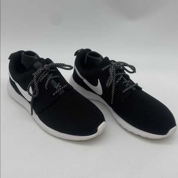 Nike Roshe One Black White Running Shoes Women’s Size 8.5 - Picture 6 of 13